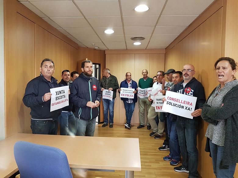 2017-06-28 ocupacion Direccion Xeral de Mobilidade Compostela 001.jpg